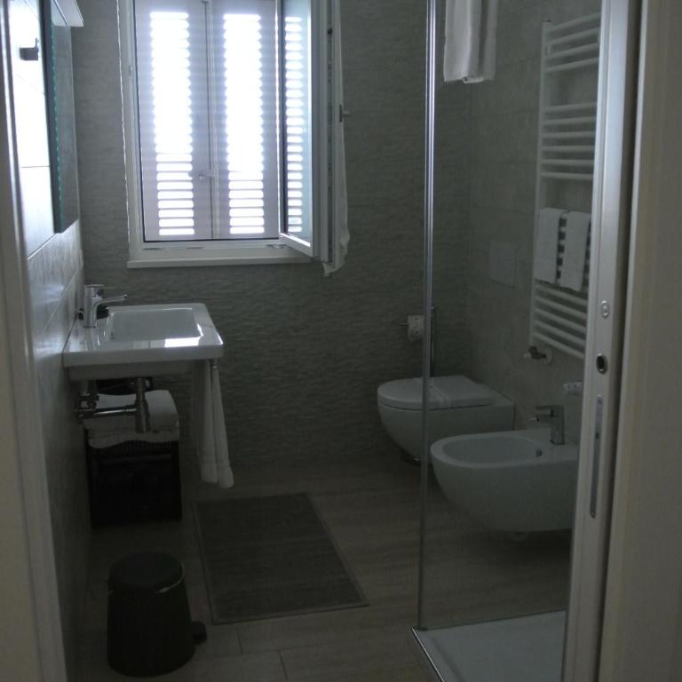 Ofra Matera - Camera Tripla con Bagno Privato - 1