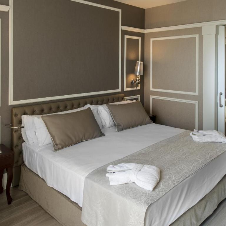 Catalonia Passeig de Gràcia 4* Sup - Suite with Private Pool - 6