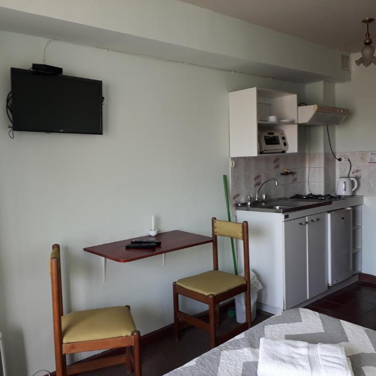 Cabañas y Departamentos Las Golondrinas - Apartamento con vistas al interior - 5