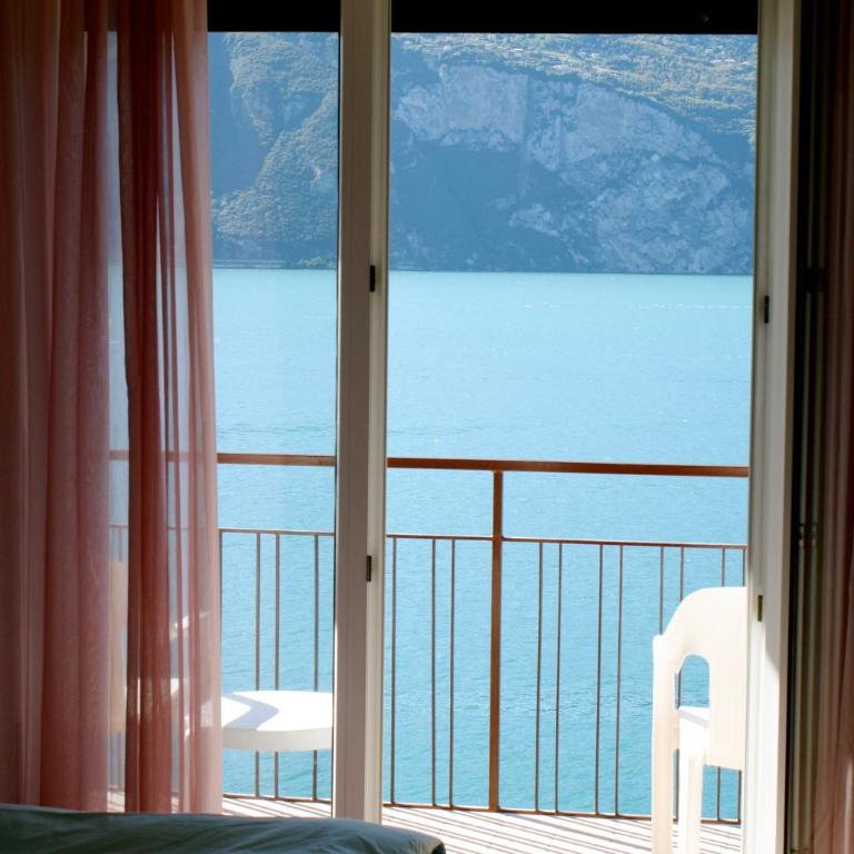 Hotel Villa Carmen - Camera Matrimoniale con Balcone e Vista Lago - 6