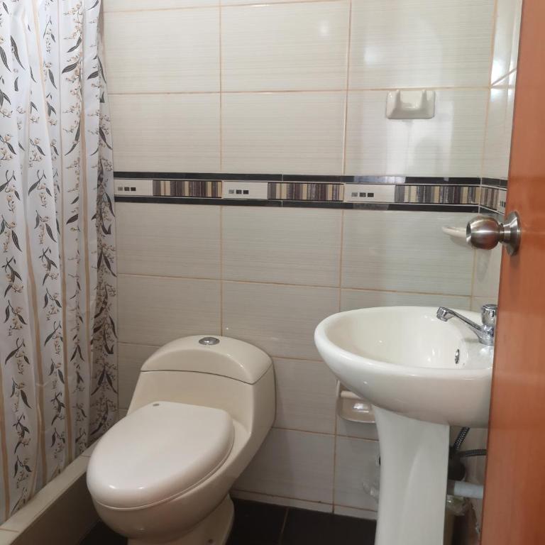 Casa Hospedaje Familiar Yasmin - Comfort Triple Room with Shower - 11