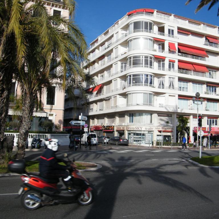 Renovated Apartment with Balcony & Side Sea View 25 bis Promenade des Anglais - Appartement - 21