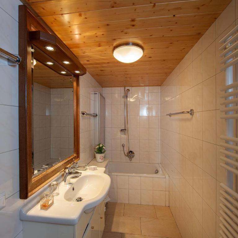 Chalet Dorfbäck - Chalet mit 6 Schlafzimmern und Terrasse - 38