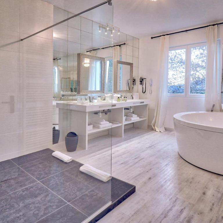 Belfry & Spa by Ligne St Barth - Suite Familiale avec Balcon et Accès Gratuit au Spa - Vue sur Sanctuaire - 3