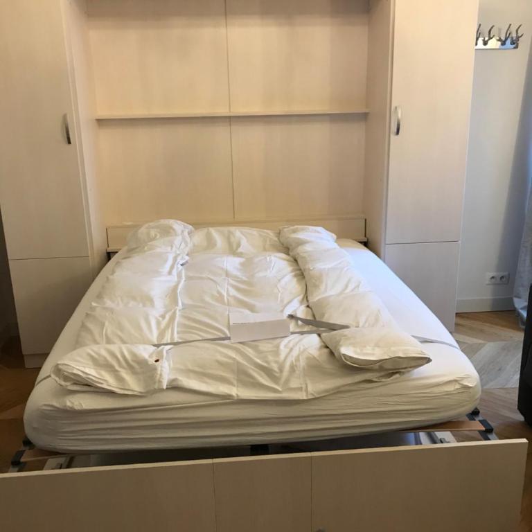 Marie Paradis Studio Apt 15 - One-Bedroom Apartment - 9