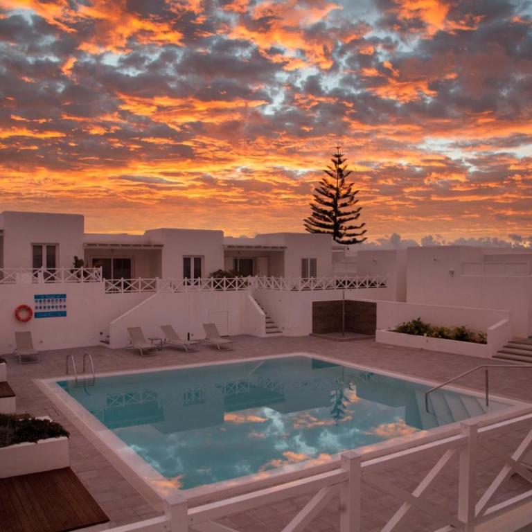 Flower Beach Deluxe - Apartamento con vistas a la piscina - 2