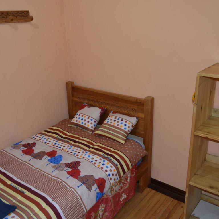 Hostal Kuyllur Ñan - Habitación Doble con baño privado - 1 o 2 camas - 6