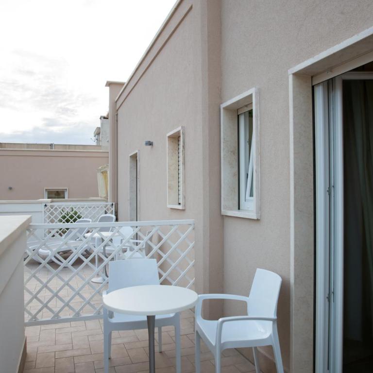 La Casa del Turista - Camera Standard Matrimoniale/Doppia con Letti Singoli con Balcone - 6