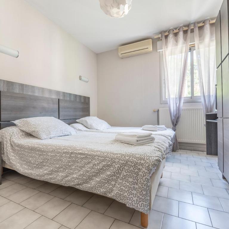 Hôtel du Rocher - Chambre Lits Jumeaux Confort - 1