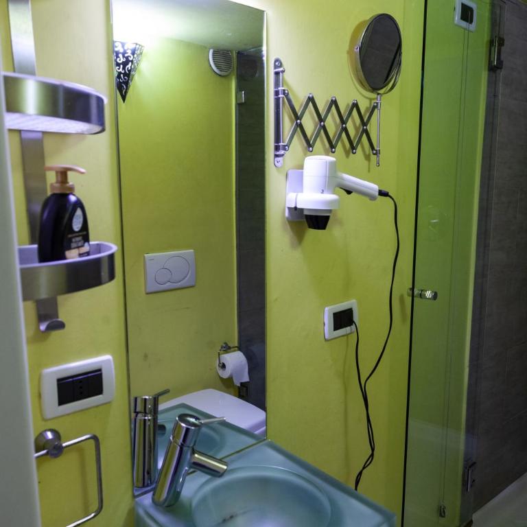 Due Papi - Camera Quadrupla con Bagno Privato Esterno - 6