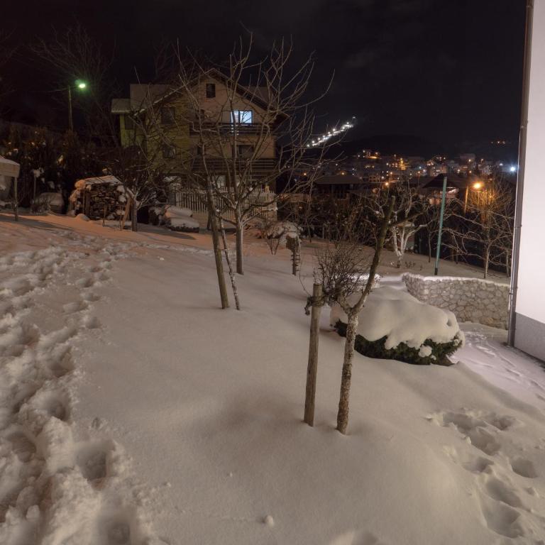 Apartments Bergkranc - Bungalow with Garden View - 8