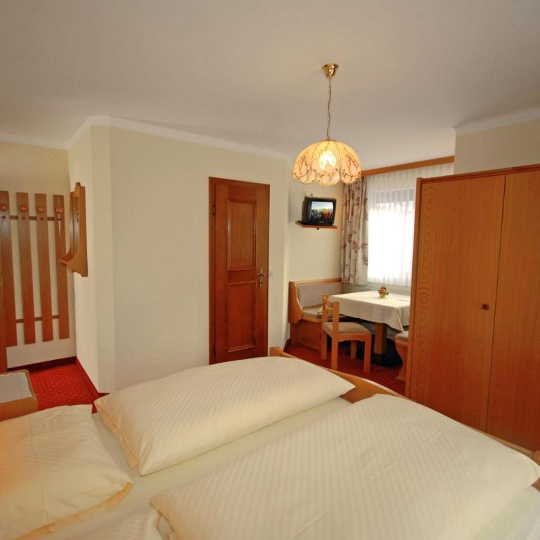 Pension Riedlsperger - Doppelzimmer mit Balkon - 17