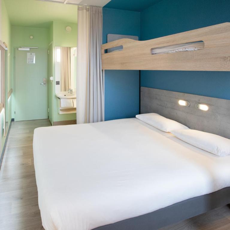 ibis budget Genève Aéroport - Chambre Triple avec 1 Lit Double et 1 Lit Superposé - 11