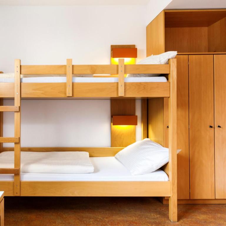 Jugendherberge Garmisch-Partenkirchen - membership required! - Zweibettzimmer mit Gemeinschaftsbad - 3