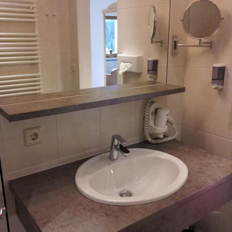 Hotel Hochland - Doppelzimmer mit Balkon - 5