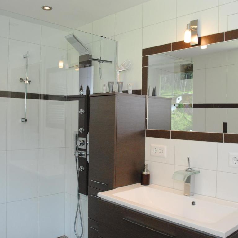 Zillertal Residenz - Three-Bedroom Apartment - 54
