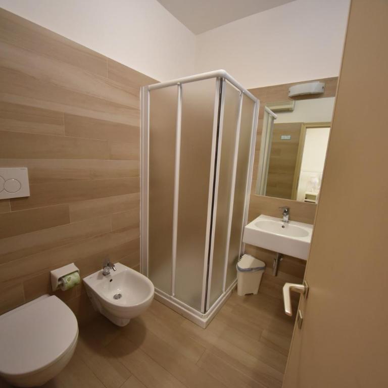 Hotel Villa Edda - Quadruple Room - 2