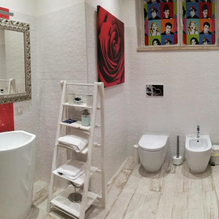 Two Chic Guesthouse - Deluxe Room - 9