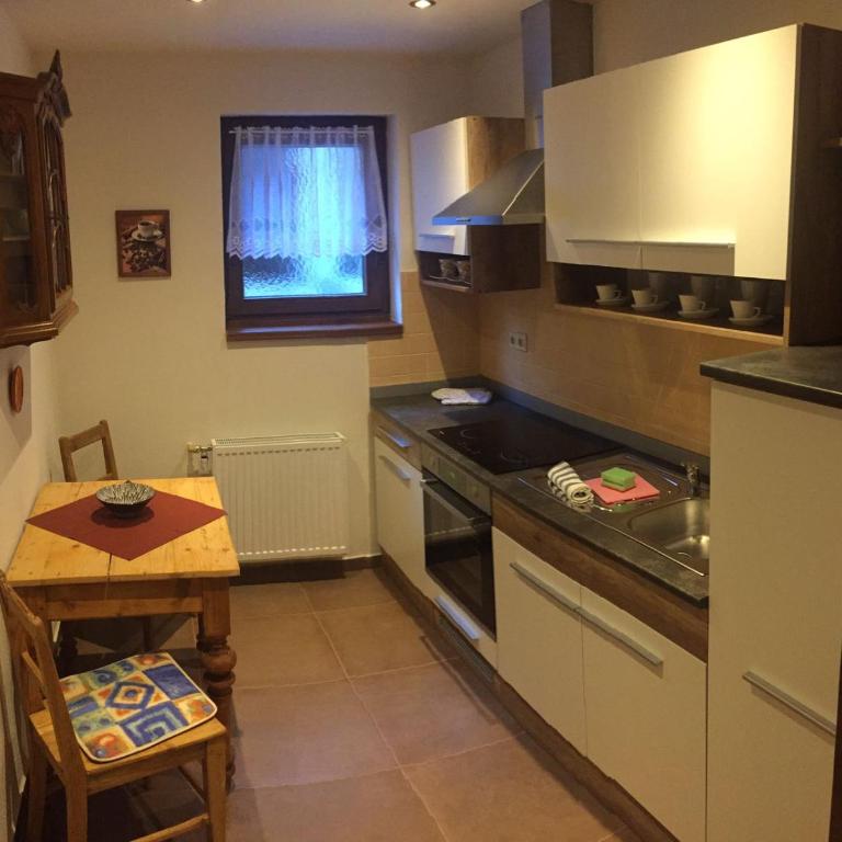 Tuxie Haus - Studio Apartment - 1
