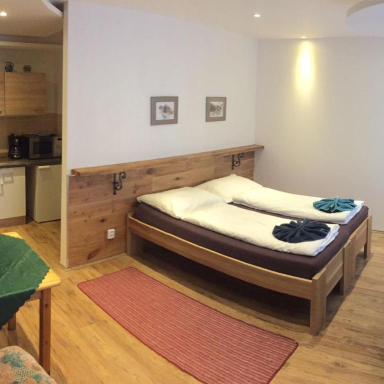Tuxie Haus - Studio - 2