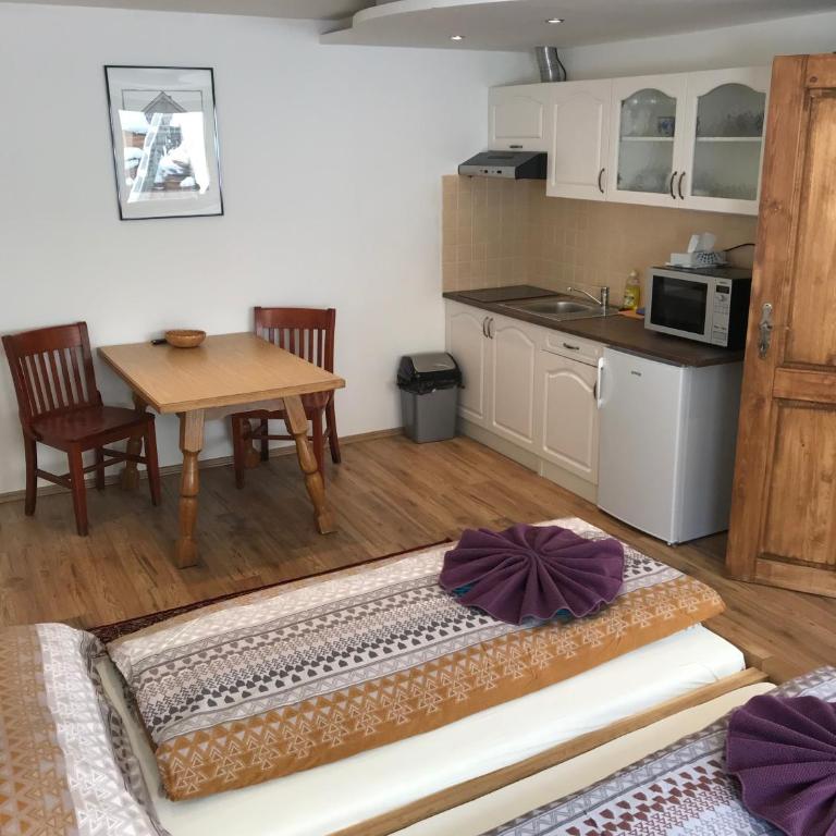 Tuxie Haus - Studio with Extra Bed - 1