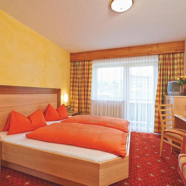 Hotel Garni Wolfgang - Doppelzimmer mit Balkon - 7