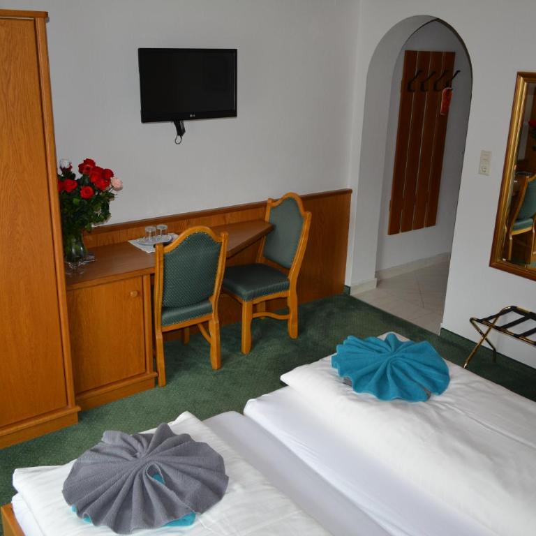 Frühstückspension Christina - Doppelzimmer mit Balkon - 7