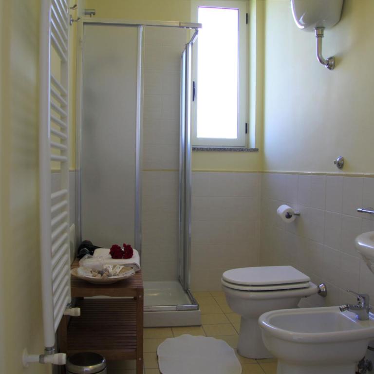 Zefiro B&B - Camera Matrimoniale/Doppia con Letti Singoli con Terrazza - 10