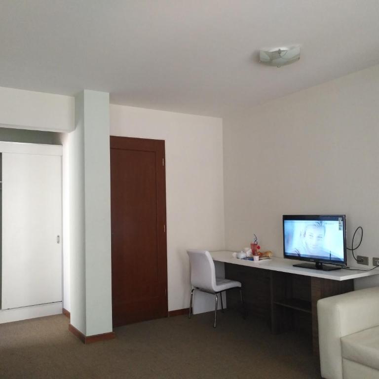 Hostal Costa De Marfil Suites & Apartamentos - Habitación Triple Confort - 4