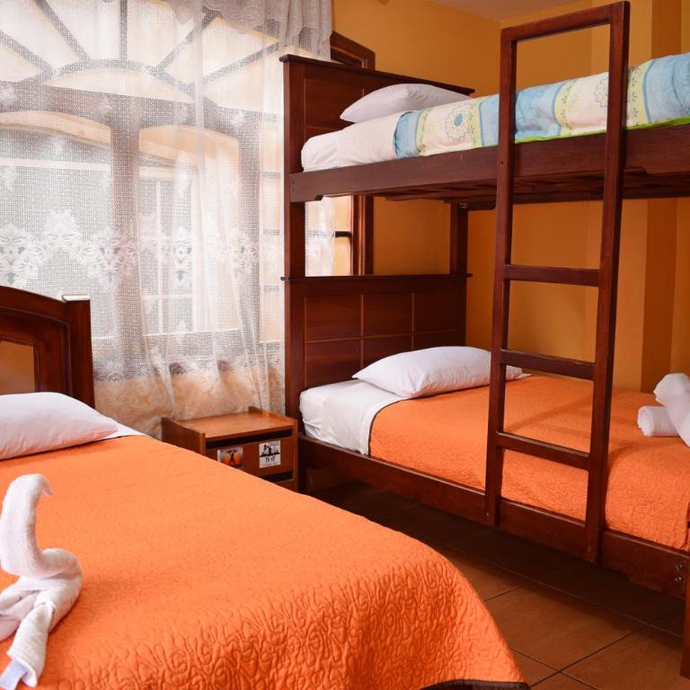Hostal Viajero's - Classic Quadruple Room - 3
