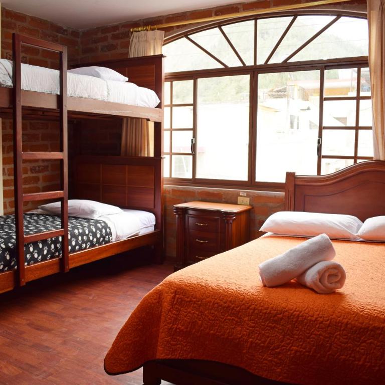 Hostal Viajero's - Family Room with Mountain View - 4