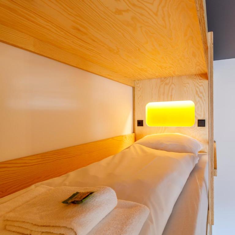 DJH moun10 Jugendherberge - Youth Hostel - membership required! - Habitación Cuádruple con baño - 5