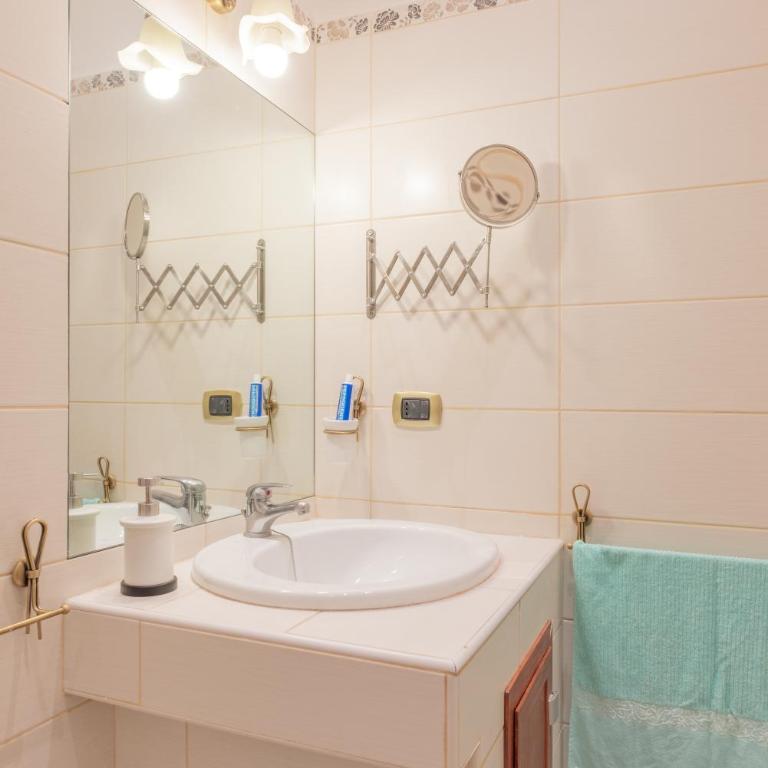 Bed & Breakfast "Il Priscio" - Camera Matrimoniale con Bagno Privato Esterno - 22