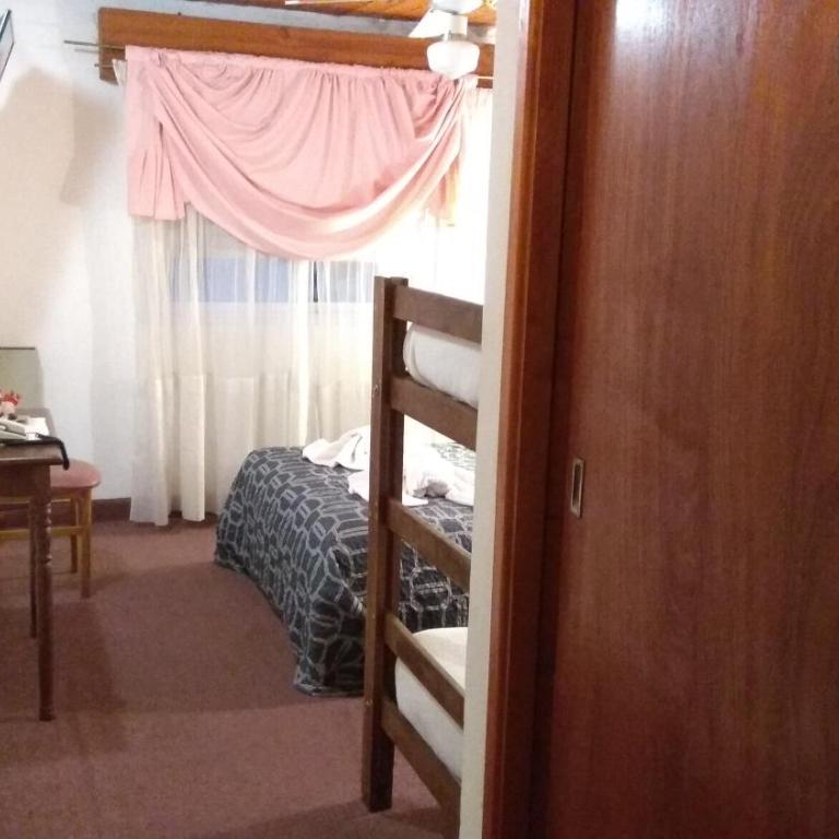 Hotel Demi - Standard Quadruple Room - 6