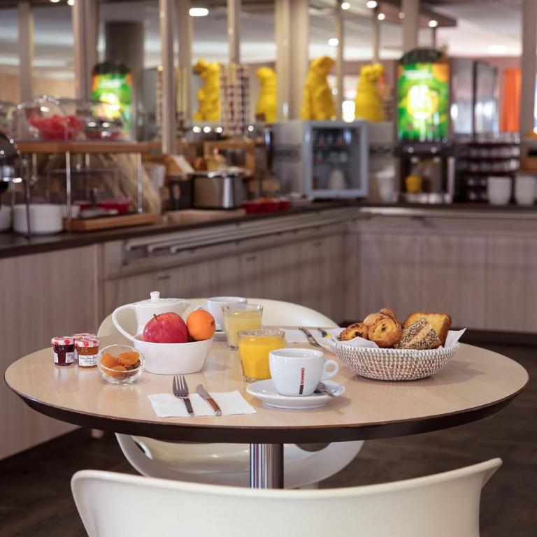 Hotel Clermont Estaing - Deux Chambres Communicantes (5 Adultes + 1 Enfant) - 2