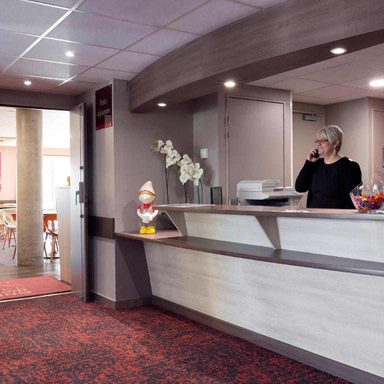 Hotel Clermont Estaing - Chambre Double - Accessible aux Personnes à Mobilité Réduite - 2