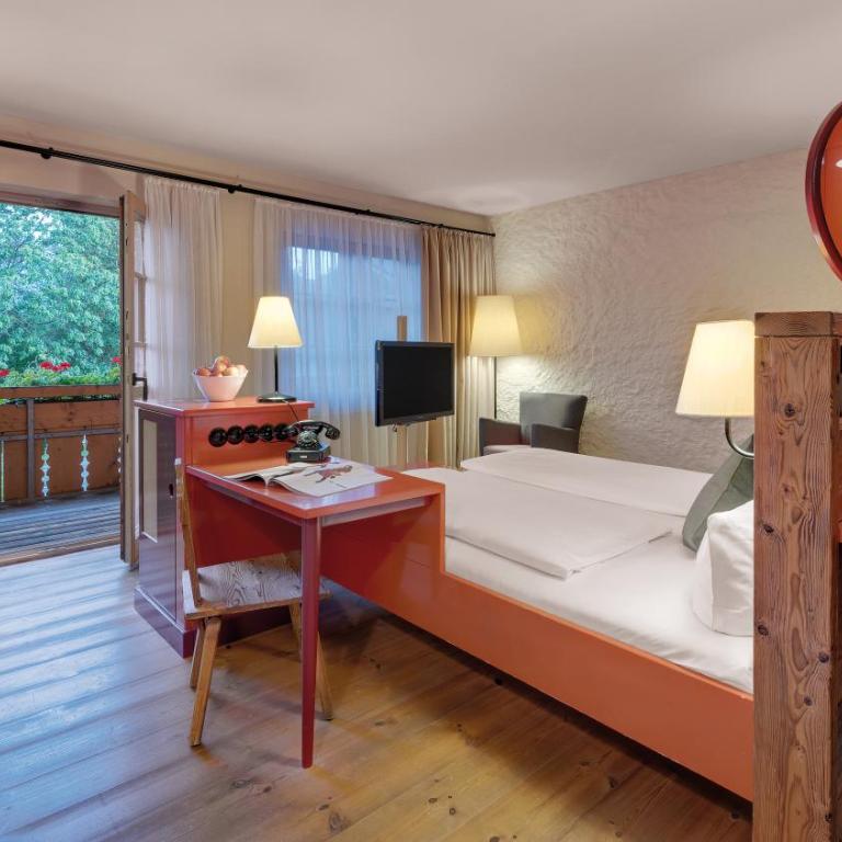 Hotel Oberstdorf - Doppelzimmer mit Bad, Bergblick und Balkon - 3