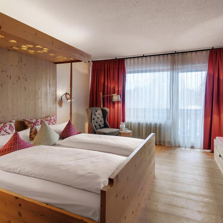 Hotel Oberstdorf - Dreibettzimmer mit Bergblick und Balkon - 4