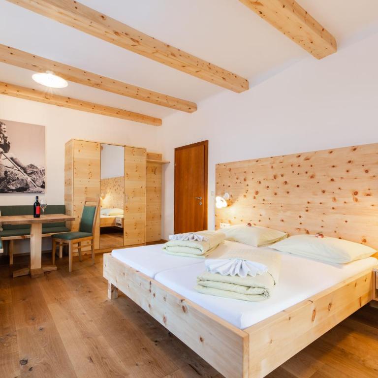 MÜHLBACHER - inklusive kostenfreiem Eintritt in die Alpentherme - Doppelzimmer mit Balkon - 1