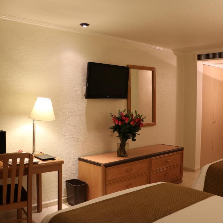 Hotel PF - Habitación Doble Estándar con 2 camas dobles - 4