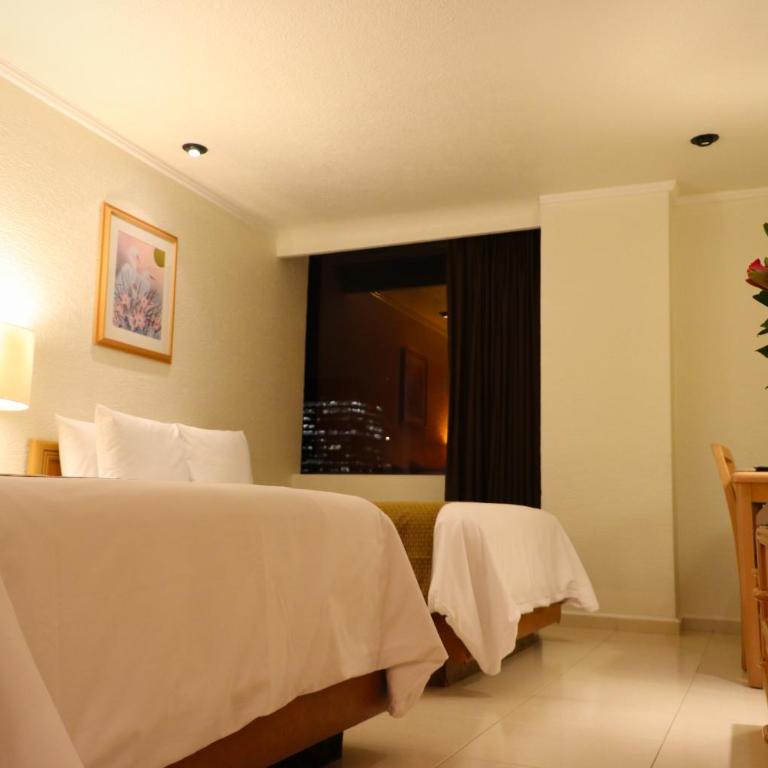 Hotel PF - Habitación Doble Estándar con 2 camas dobles - 23