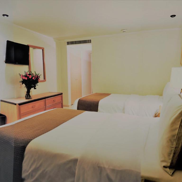 Hotel PF - Habitación Doble Estándar con 2 camas dobles - 25