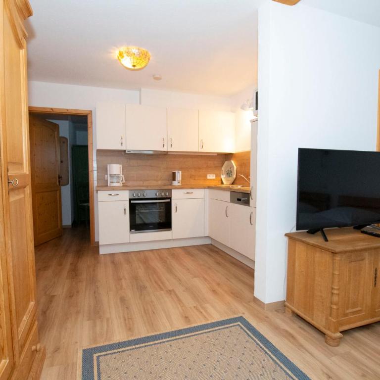 Alphirt Ferienwohnungen - Apartment 7 mit 1 Schlafzimmer - 2