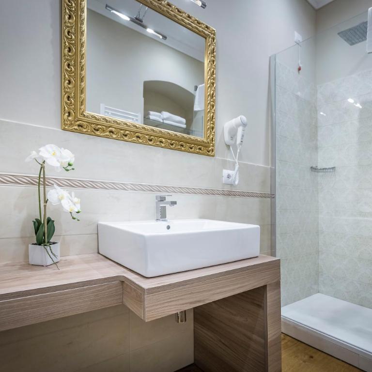B&B La Terrazza Sul Duomo - Deluxe Double or Twin Room - 11