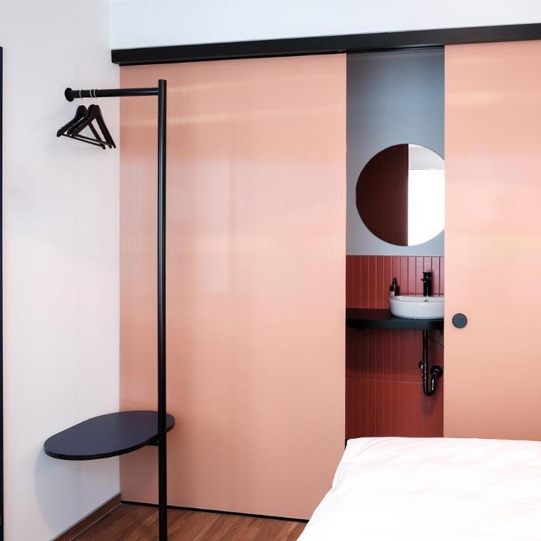 The Dot | 24/7 Checkin - Double Room with Private Bathroom - 8