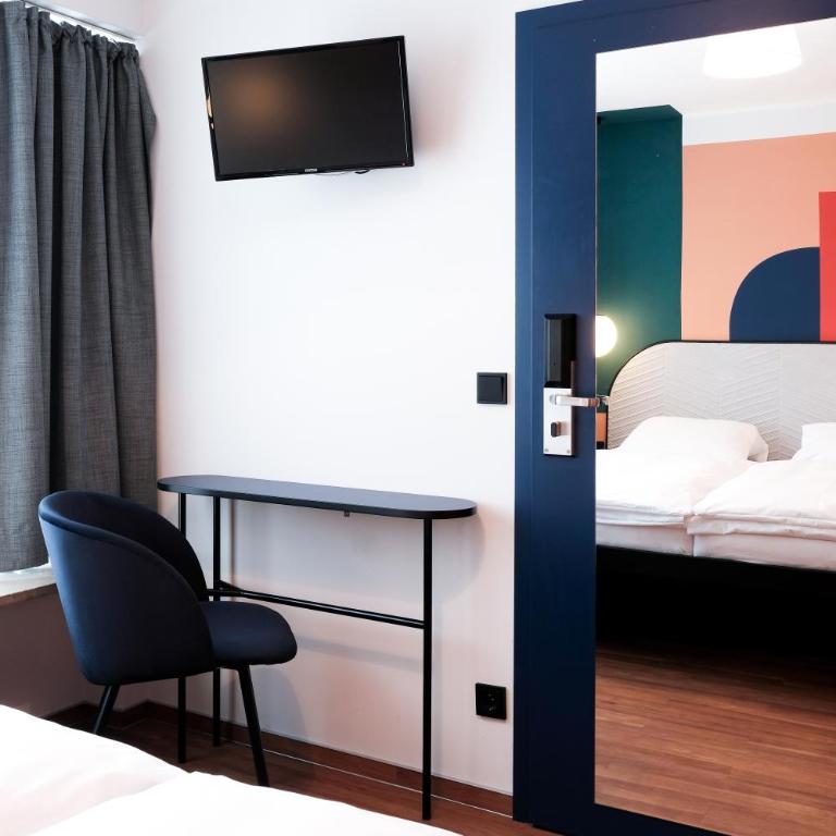 The Dot | 24/7 Checkin - Double Room with Private Bathroom - 3