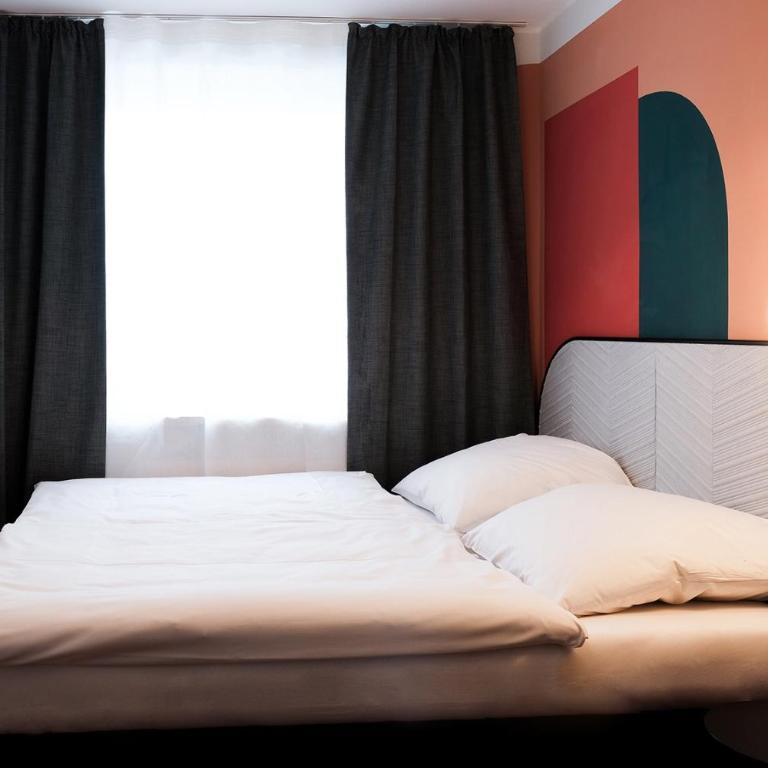 The Dot | 24/7 Checkin - Double Room with Shared Bathroom - 3