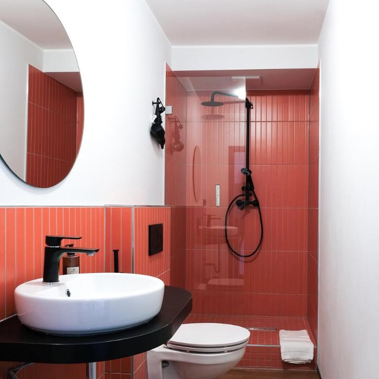 The Dot | 24/7 Checkin - Double Room with Shared Bathroom - 4