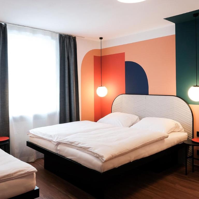 The Dot | 24/7 Checkin - Triple Room with Private Bathroom - 3