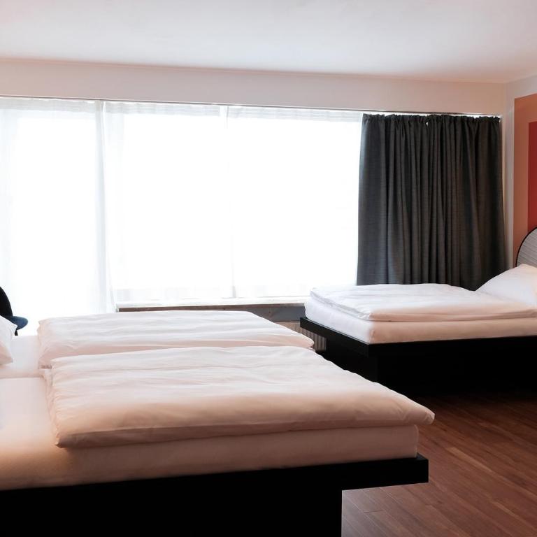The Dot | 24/7 Checkin - Quadruple Room with Private Bathroom - 5
